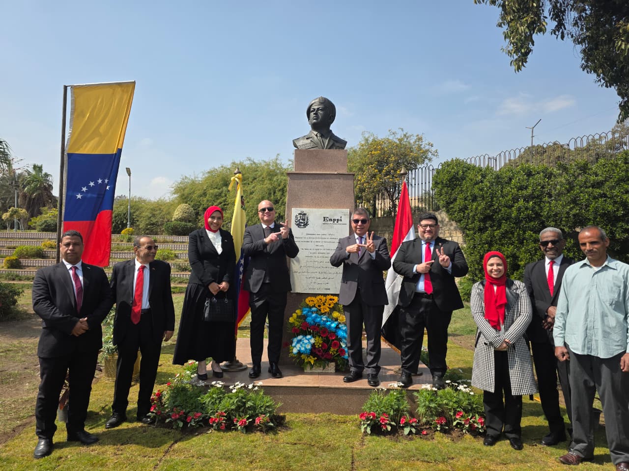 Embajada en Egipto rinde homenaje al comandante Chávez en XIII aniversario de su siembra