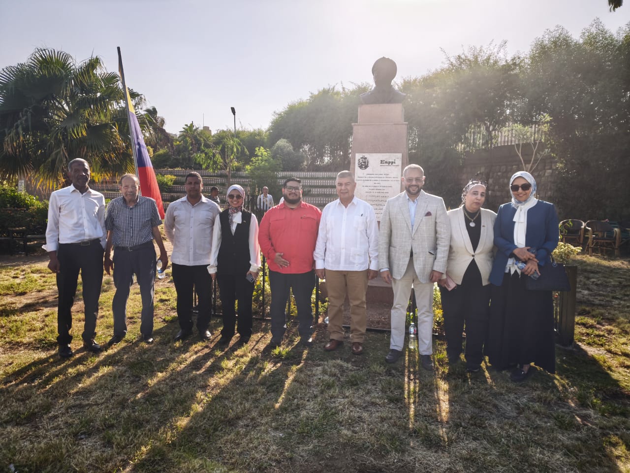 Conmemoran en Egipto aniversarios de natalicios de Simón Bolívar y Hugo Chávez